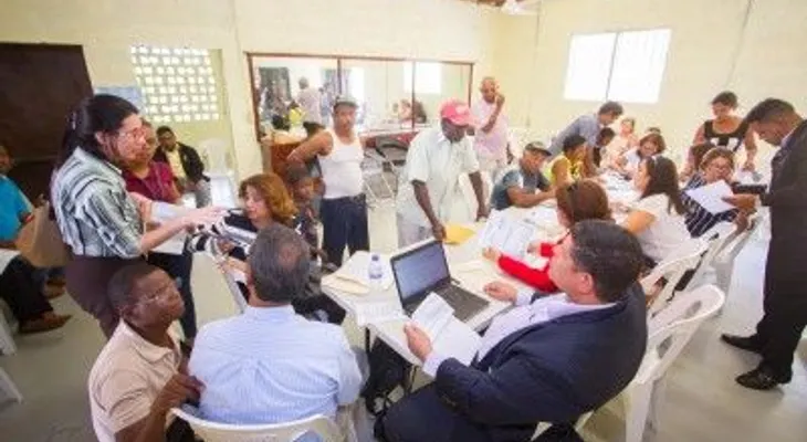 JCE realiza operativo para dotar de actas de nacimiento a personas del sector Las Mocas de Santiago