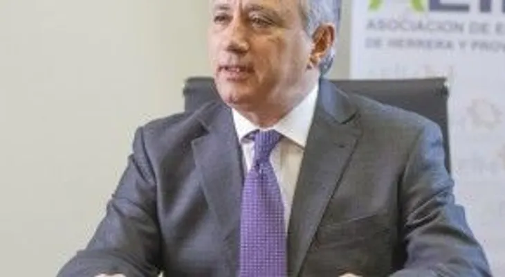  Ministerio de Industria y Comercio realiza conferencia sobre reforma de garantías mobiliarias