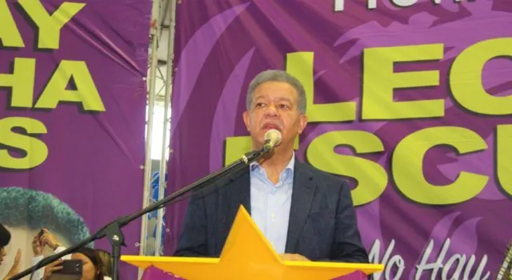 Mientras Danilo sigue sin fijar posición, encuesta favorece a Leonel en el PLD; 73% rechaza modificar Constitución