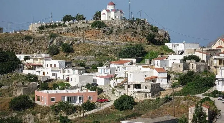 Pueblo de Italia prohíbe a sus habitantes morirse para frenar la despoblación