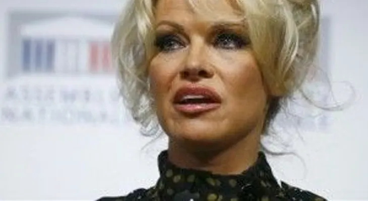 Pamela Anderson dice que "la pornografía es para perdedores"