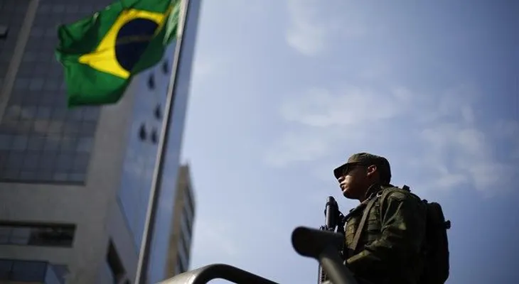 Brasil refuerza vigilancia militar en Copacabana y centro de Río