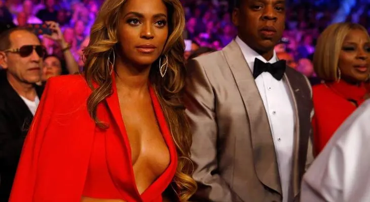 El escote de Beyoncé en la pelea del siglo 