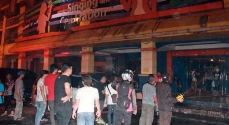 Mueren 17 personas durante un incendio en un karaoke en Indonesia