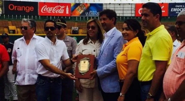 Reconocen al empresario Manuel Estrella en inauguración Torneo RBI Pequeñas Ligas