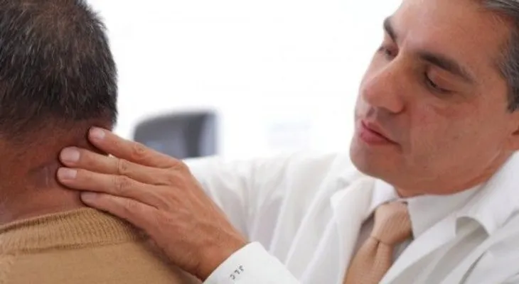 Cuidar la piel del sol te protege del melanoma