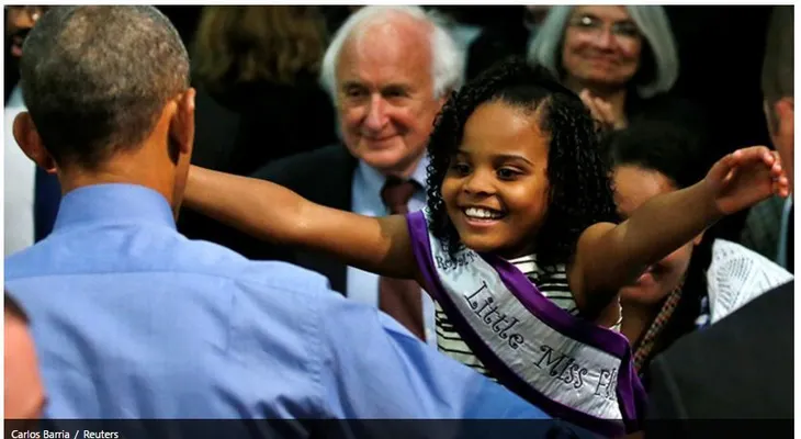 Foto viral: Compara la cara de esta niña al ver a Obama y a Trump