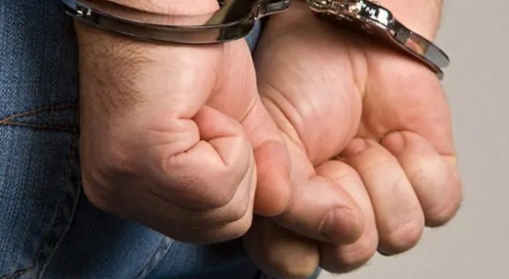 Apresan hombre estafó a dos mujeres con cheque falso