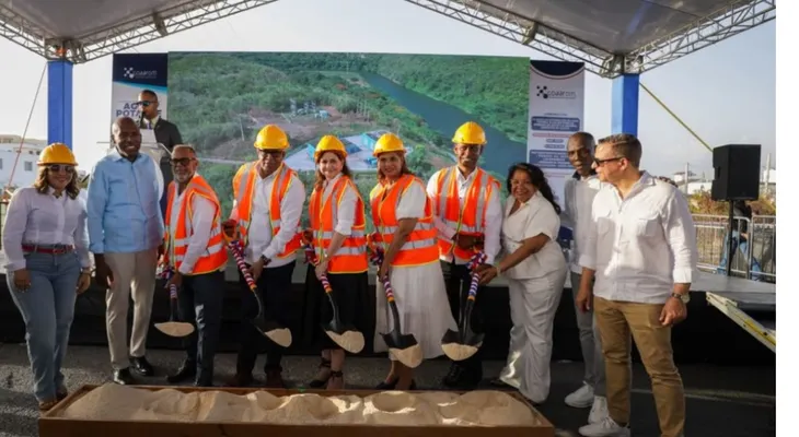 Raquel Peña entrega obras e inicia proyecto de agua en La Romana