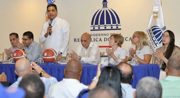 Ministro Deportes anuncia apoyo Liga Nacional de Baloncesto Femenino