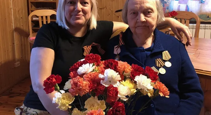 Bloguera rusa de 97 años recauda dinero para médicos muertos por COVID-19