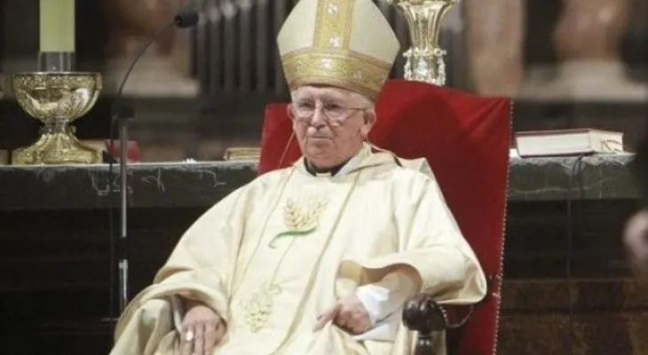 Cardenal español herido en choque antes de reunión con papa