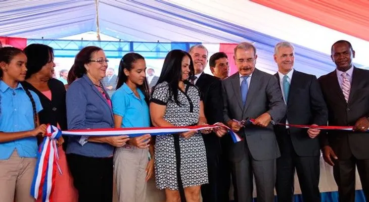 Medina inaugura dos centros educativos
