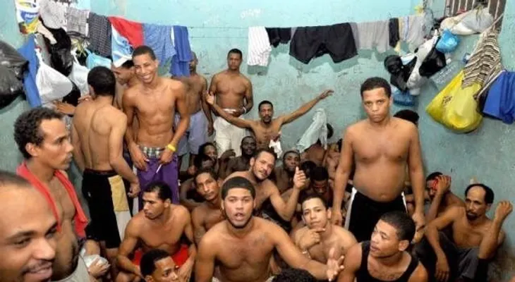 Presos preventivos cárcel de Puerto Plata se amotinan por hacinamiento
