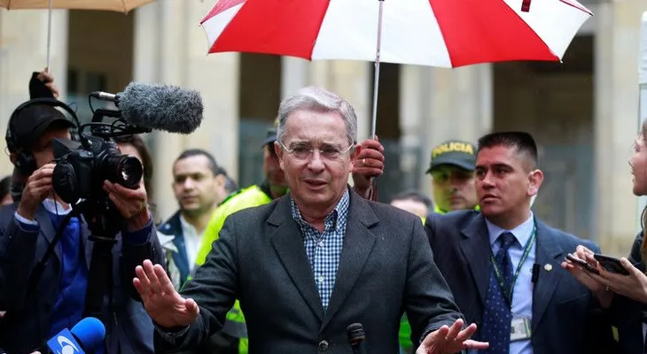 La "metida de pata" del expresidente Álvaro Uribe que los usuarios de las redes no perdonaron