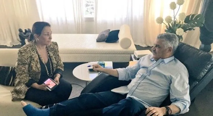Leonel Fernández visita a Miguel Vargas, del PRD