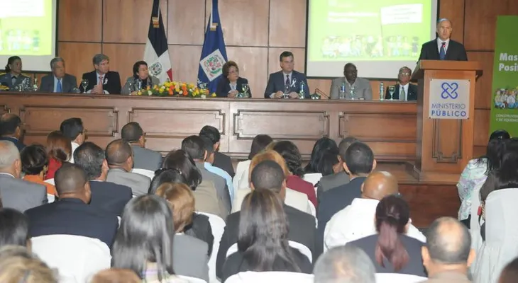 Procurador presenta lproyecto contra violencia de género