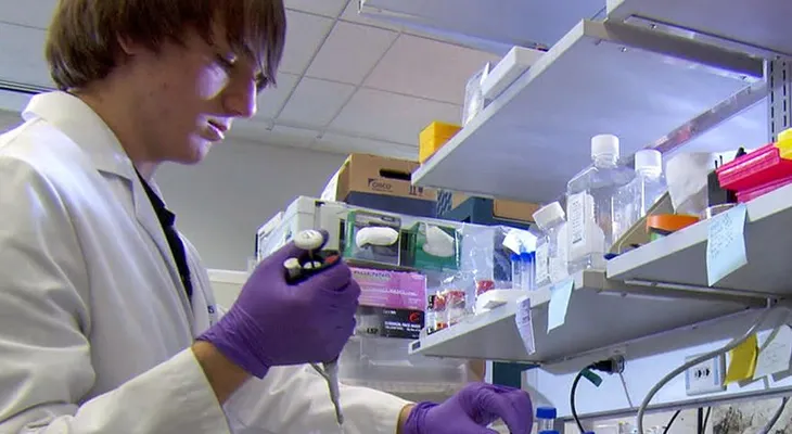 Descubren un sensor que detecta el cáncer y el Alzaimer, y pone a temblar a la industria farmacéutica 