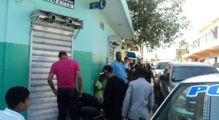 Decomisan medicinas y leches adulteradas y vencidas en farmacias de Los Mina