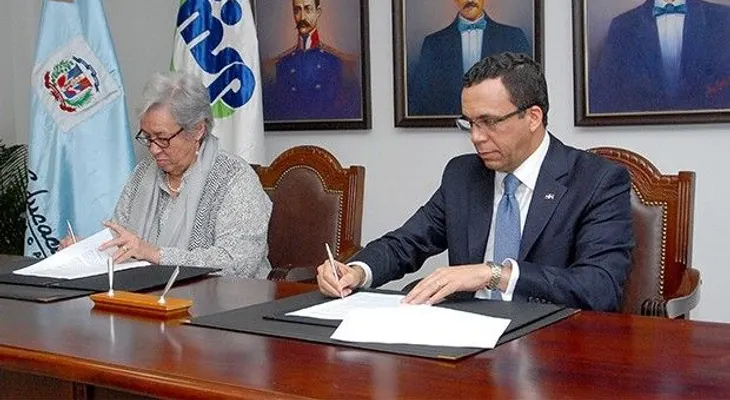 Ministerios Salud y Educación desarrollarán acciones para prevenir enfermedades de estudiantes 