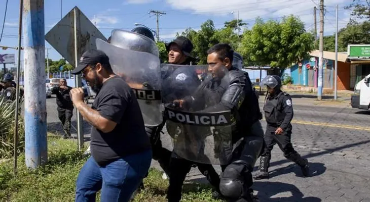 Policía de Nicaragua ocupa sede de periódico independiente