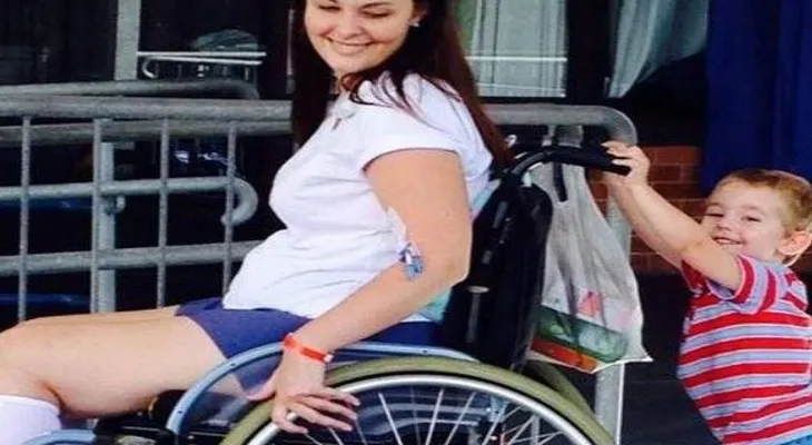 Queda en silla de ruedas tras utilizar maquillaje de una amiga