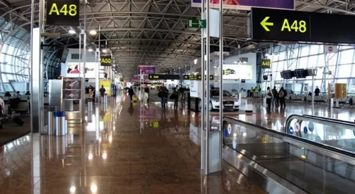 Despega del aeropuerto de Bruselas primer avión de pasajeros tras reapertura