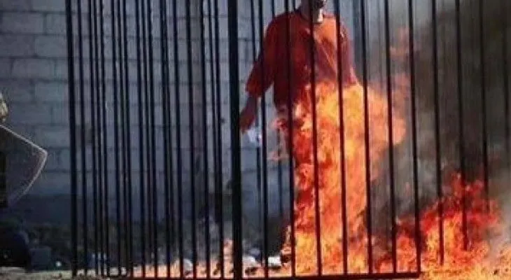 Estado Islámico publica video quemando vivo a piloto jordano