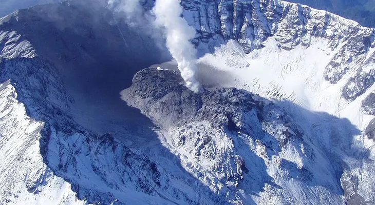 El monte Santa Helena hace retumbar la tierra cientos de veces, ¿está cerca de una erupción?