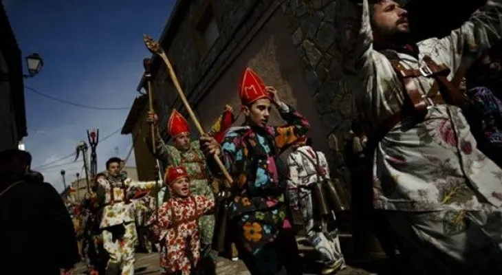  En España, los diablos celebran fiestas 
