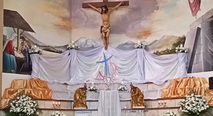 Sacerdote muere en Guayaquil al caerle encima una cruz de madera durante una misa