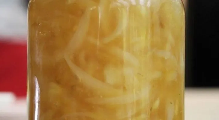 Jengibre rallado, cebolla, ajo, jugo de limón y miel