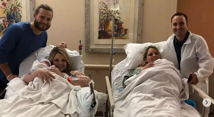 Se llaman Jalynne April Crawford y Janelle Ann Leopoldo: son hermanas gemelas, dieron a luz el mismo día y en el mismo hospital