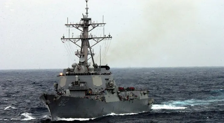 EE.UU. envía un buque de guerra a las islas artificiales de China