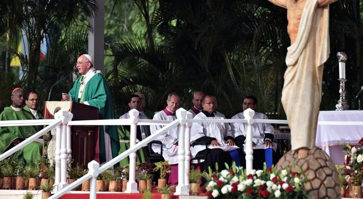 Desde La Habana, el papa pide por la paz definitiva en Colombia