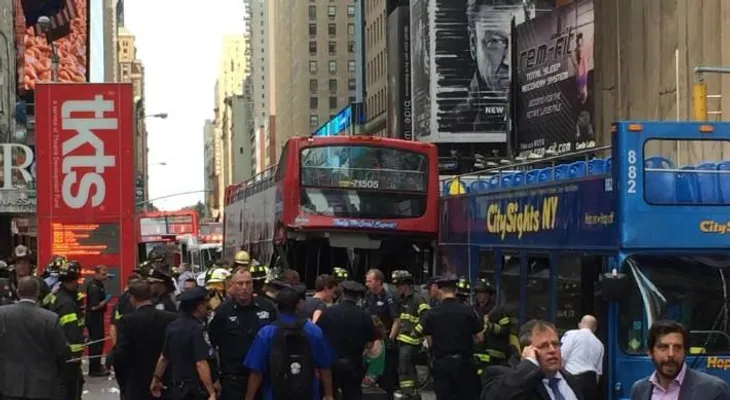 Accidente de autobuses en NY; al menos 13 heridos