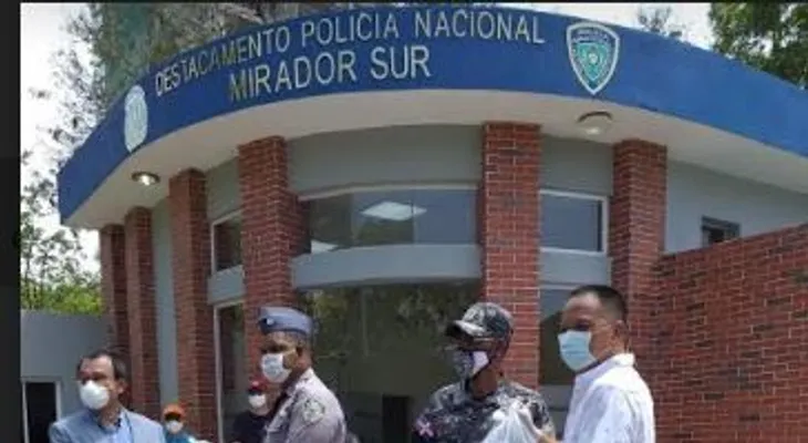 Comunidad China en RD dona a PN 200 Kits de alimentos