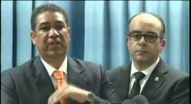 60 diputados y 16 senadores del PLD rechazan modificar la Constitución