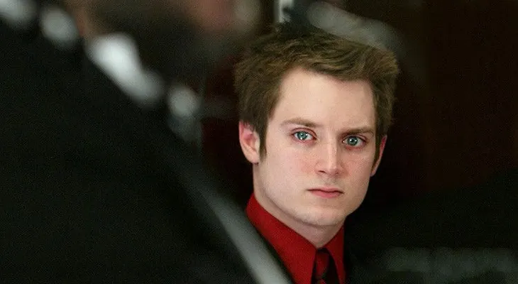 El actor Elijah Wood denuncia la pedofilia organizada en Hollywood