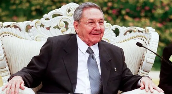 Raúl Castro preside acto por 60 aniversario del inicio de revolución cubana