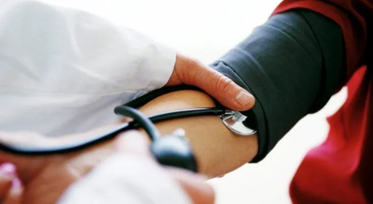 ¡Tenga a mano sus medicamentos! La hipertensión arterial no toma vacaciones