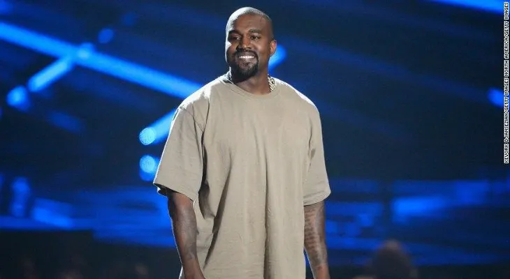 Enoja a diseñadores show de último minuto de Kanye West en Semana de la Moda en Nueva York