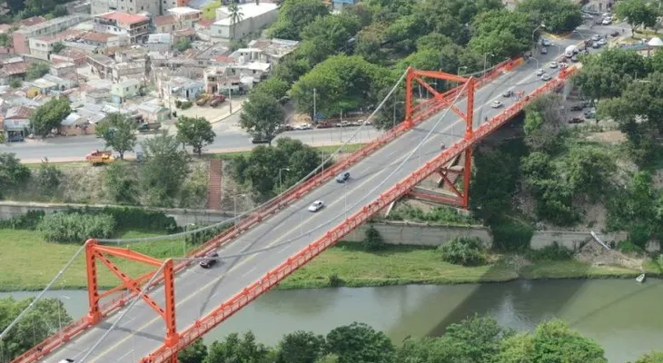 MOPC cerrará puente Hermanos Patiño para remover su carpeta asfáltica en Santiago