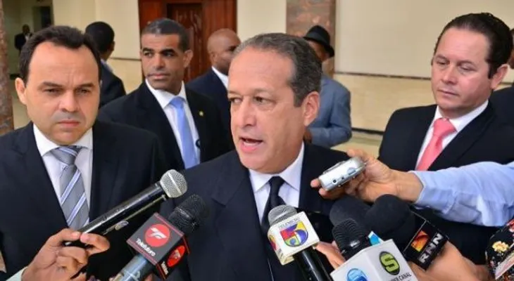 Proclaman Constitución, y PRD-PLD acuerdan modificarla otra vez 