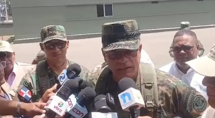 Ministro de Defensa supervisa avance del muro fronterizo en un recorrido de Jimaní a Dajabón