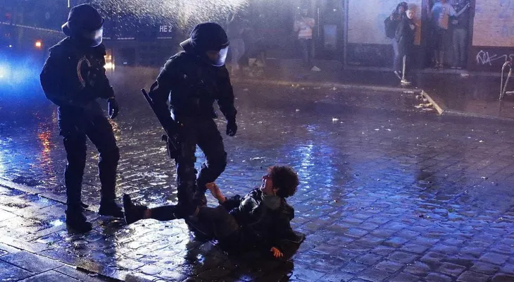 Violentos disturbios sacudieron Hamburgo por tercer día consecutivo