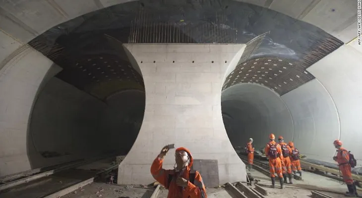 Suiza inaugura el túnel más largo y profundo del mundo