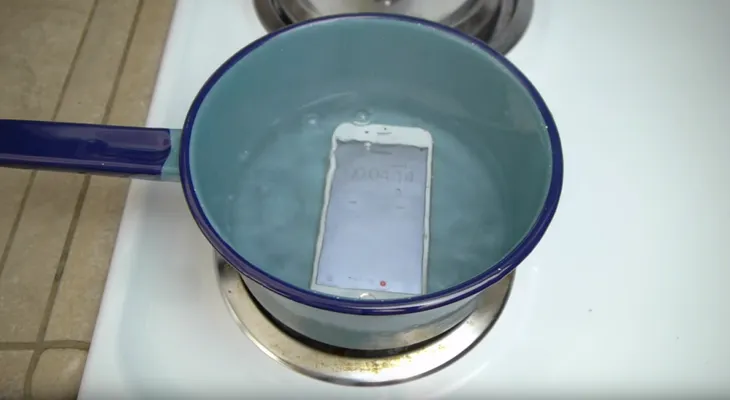 iPhone ?al vapor': experimento pone a prueba la resistencia del teléfono inteligente