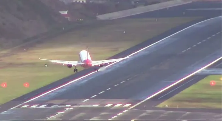 Así aterrizan los aviones en el aeropuerto más espeluznante de Europa  (VIDEO de miedo)