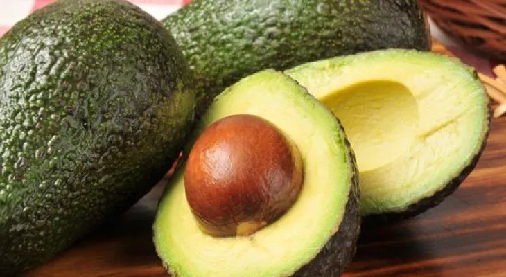 7 motivos por las que no debes tirar las semillas de aguacate 